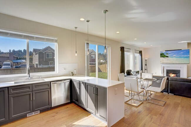 Building Photo - 124 Homer Ave SW