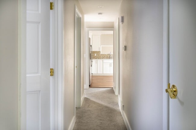 Building Photo - Fantastic Fairwood Home - Impressive interiors and lots of space