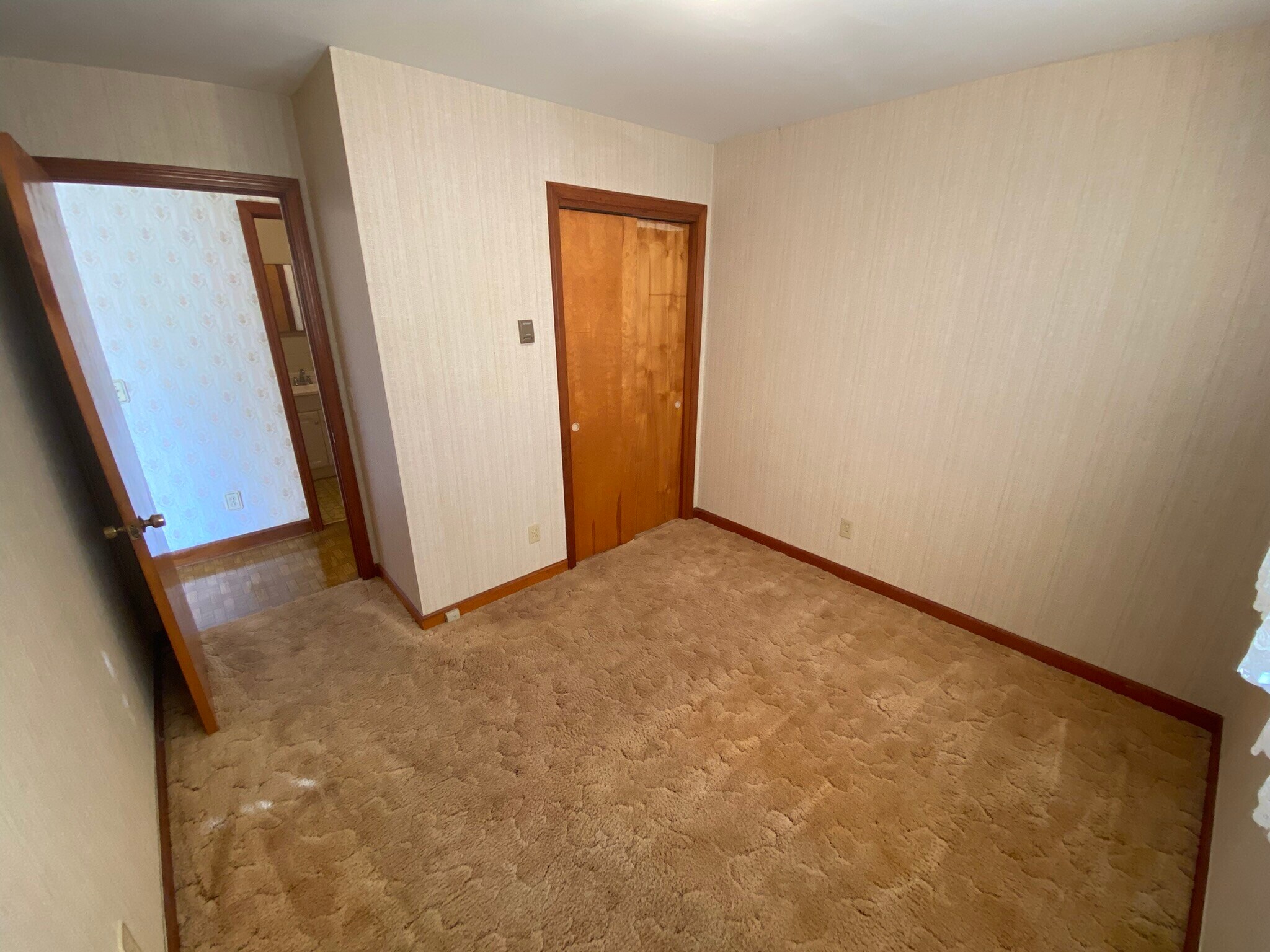 Building Photo - 410 Colonial Ave