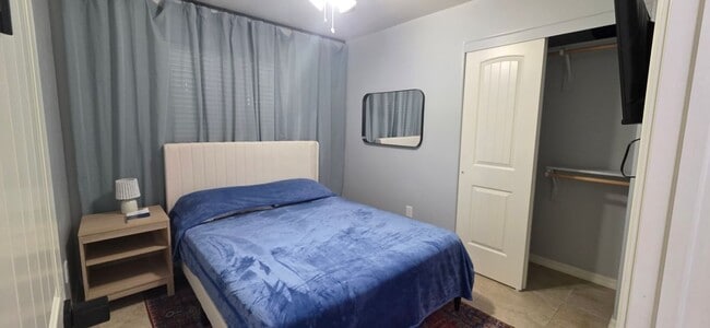 Building Photo - 624 S Vaughn Ave