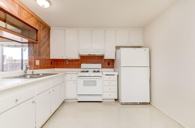 Building Photo - Spacious Home in Quiet Mira Mesa Neighborhood