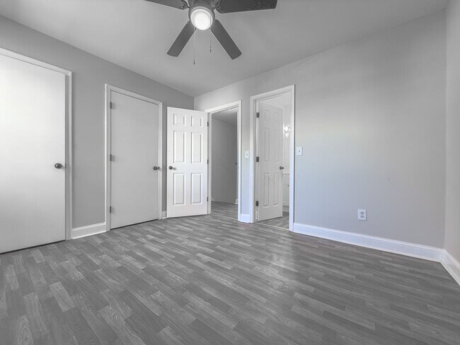 Building Photo - Updated 2BR West Ashley Townhome – Bright, Spacious & Move-In Ready!