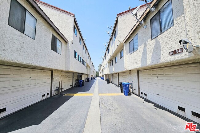 Building Photo - 18130 Oxnard St