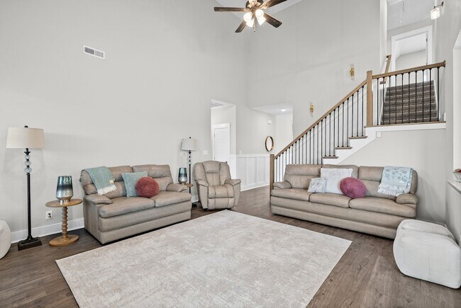 Building Photo - 538 Fieldview Wy