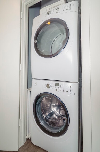 Large washer and dryer. - 2900 NE 7th Ave