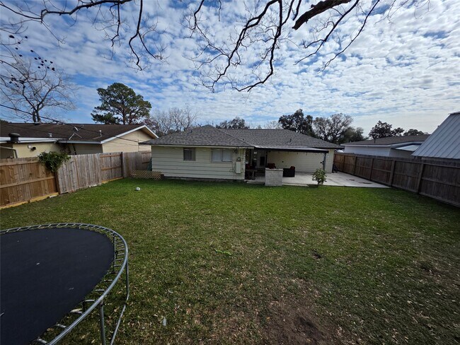 Building Photo - 10315 Carthage Dr