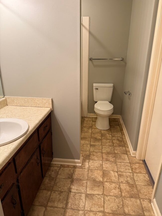 Building Photo - 132 Pebble Ct