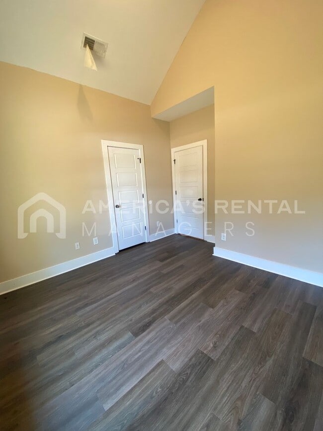 Building Photo - 102 Appaloosa Wy