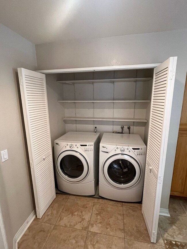 Building Photo - Modern 3-Bed, 3-Bath Condo with Garage & P...
