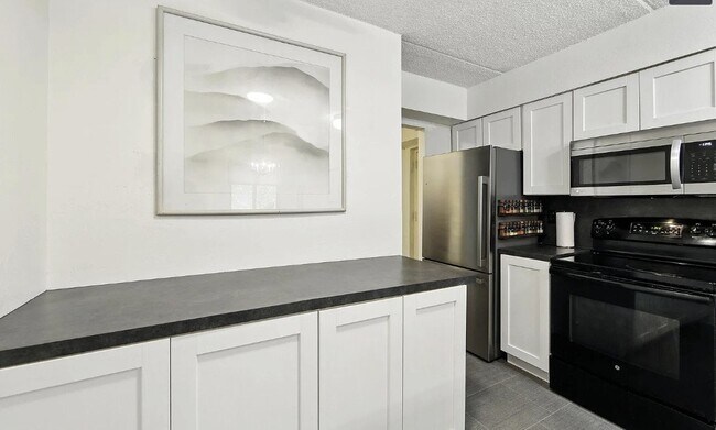 Building Photo - 200 Winding Way