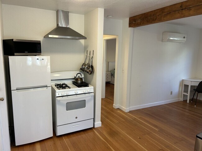 Building Photo - Lovely 1 Bedroom, 1 Bathroom Unit with Office in West Petaluma