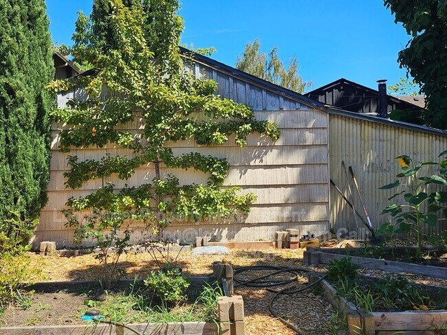 Building Photo - 7036 N Concord Ave