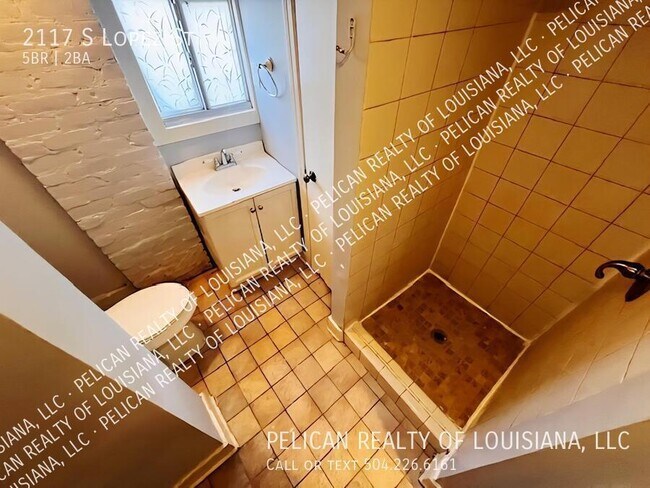 Building Photo - 2117 S Lopez St