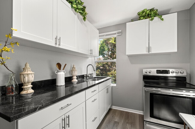 Building Photo - 511 16th St S