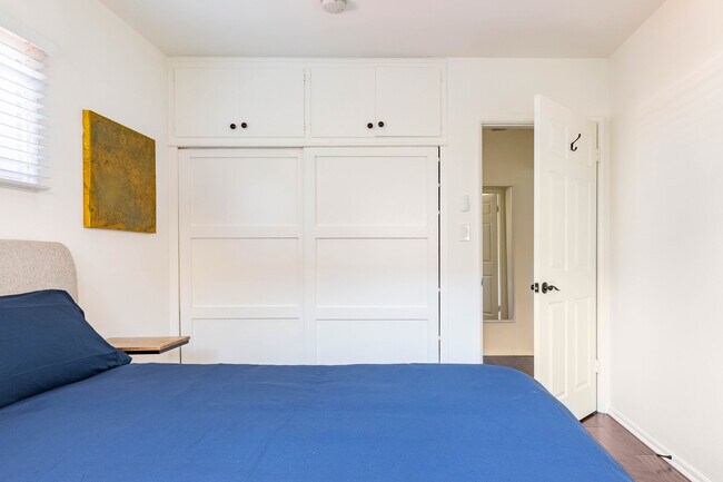 Building Photo - 12415 1/2 Chandler Blvd-A