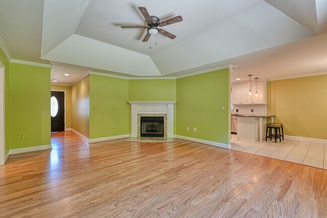 Building Photo - 210 Rivermill Ct