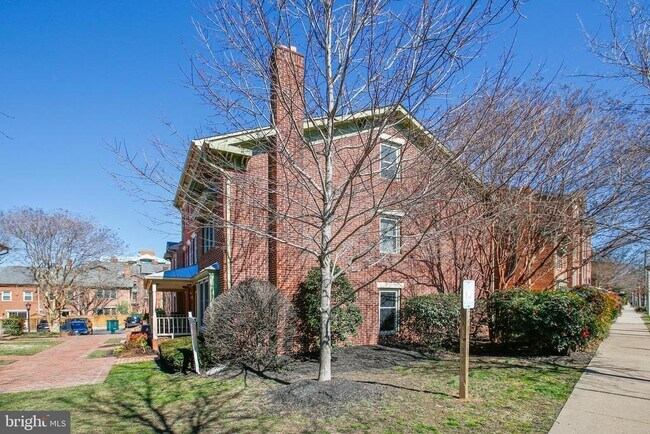 Building Photo - 1525 Oronoco St
