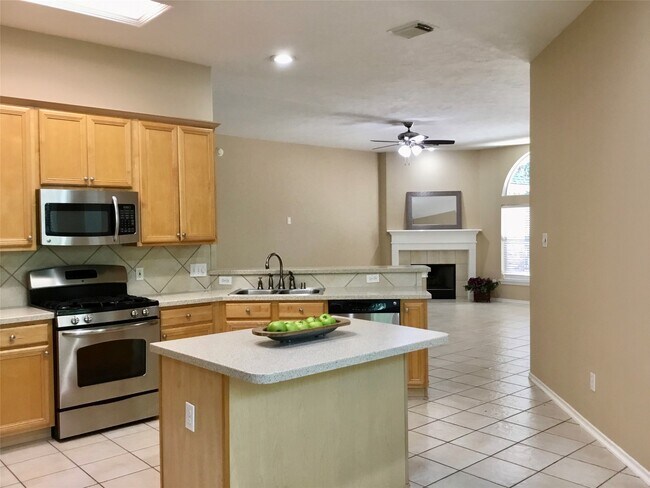 Building Photo - 14 Heron Hollow Ct