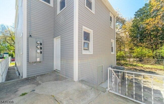 Building Photo - 155 Tichenor Ave