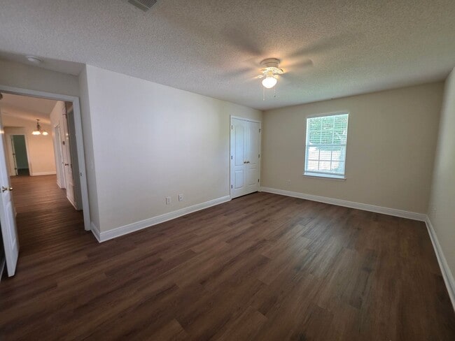 Building Photo - 4BR/3BA home with shed close to Navy Feder...