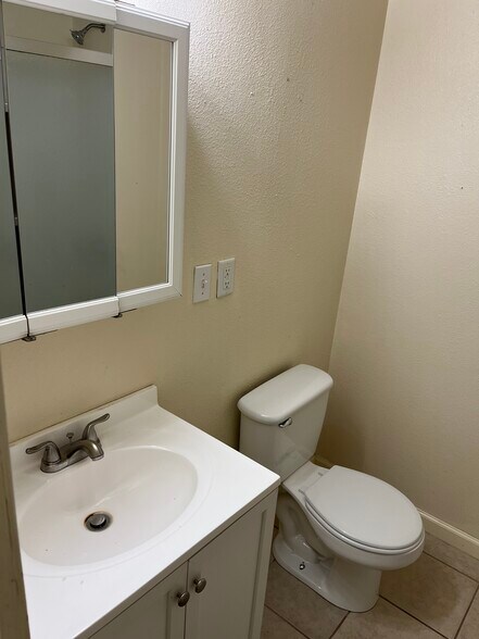 Building Photo - 305 Faye Ave