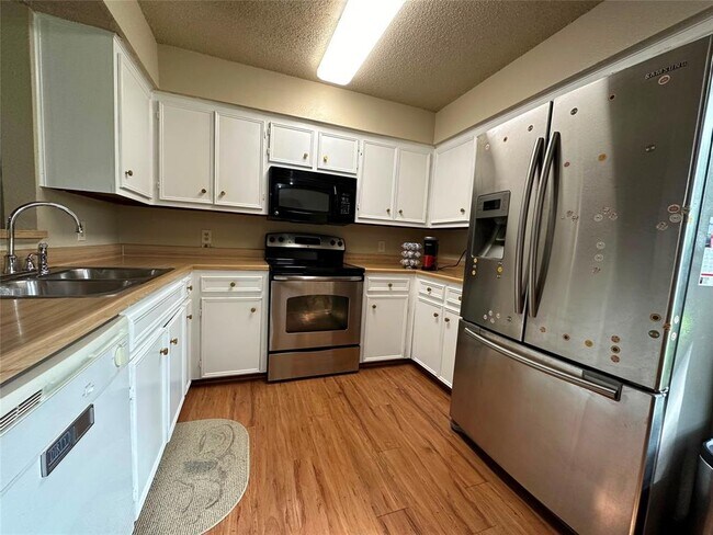 Building Photo - 10616 Mellow Meadow Dr