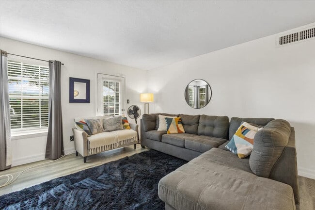 Building Photo - 4561 Southfield Ave