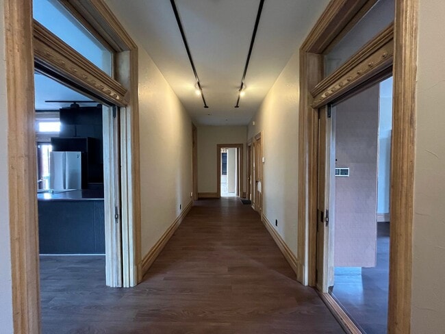 Building Photo - 200 W North Ave