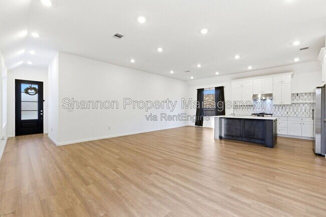 Building Photo - 3057 Pensacola Dr