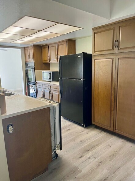 kitchen - 6165 Del Paso Ave