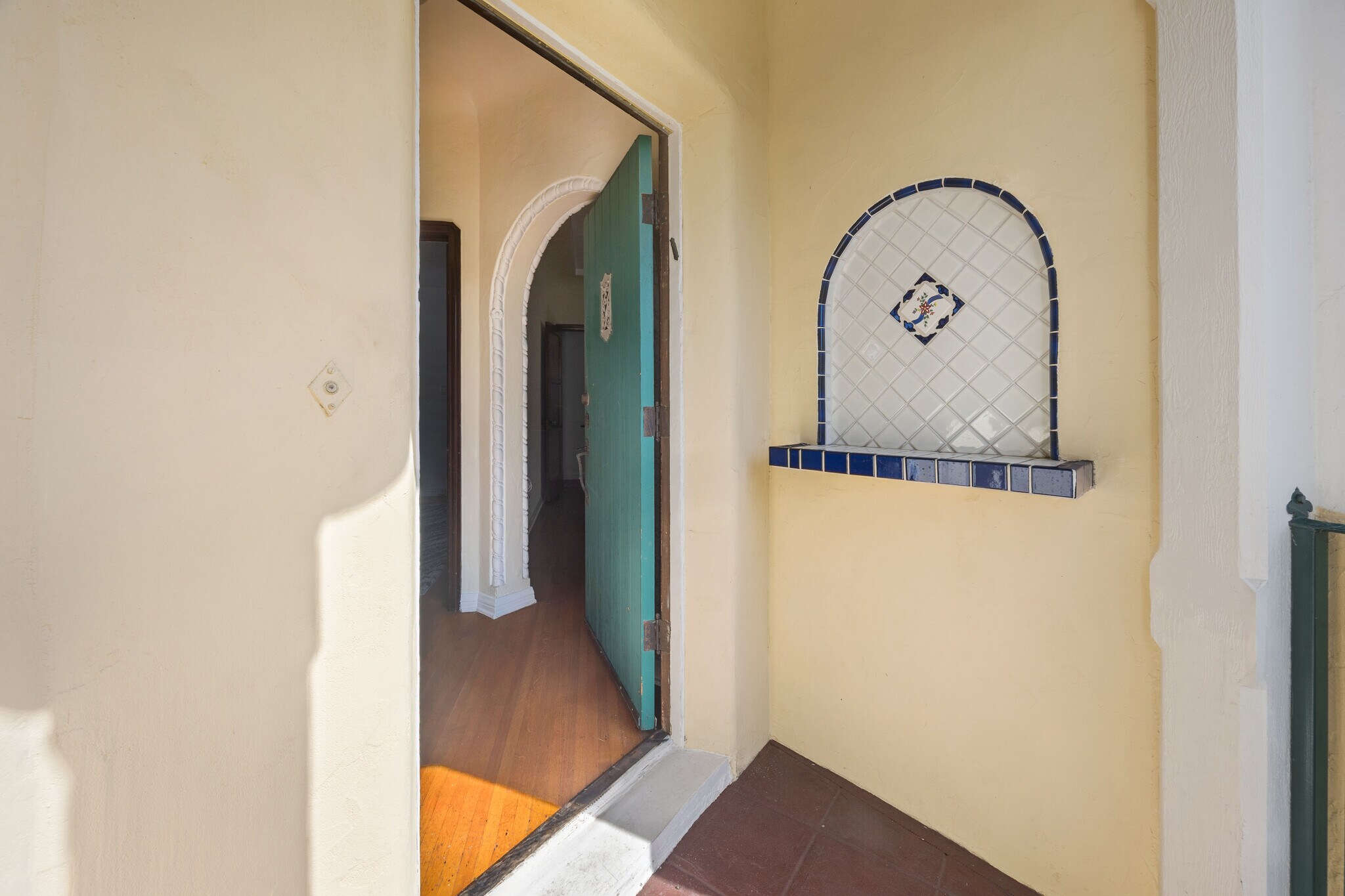 Building Photo - 166 N Arnaz Dr