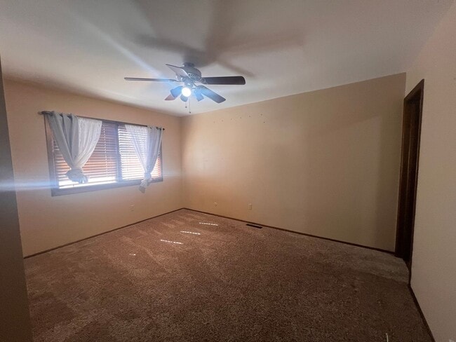 Building Photo - Spacious 4 Bed / 3 Bath Home in Southeast Wichita