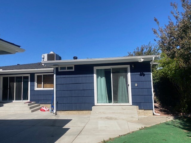 Building Photo - 6145 Mary Ln Dr