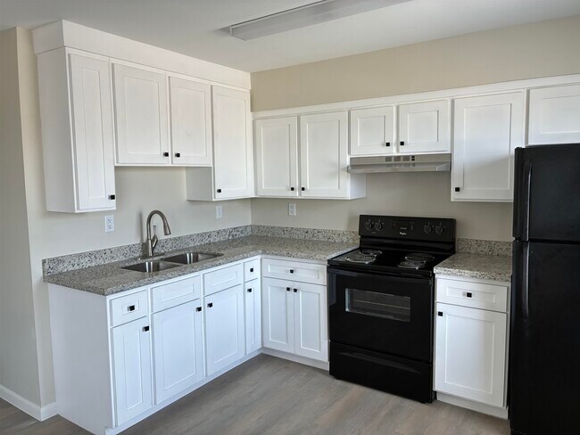 Building Photo - 705 Bustamante St