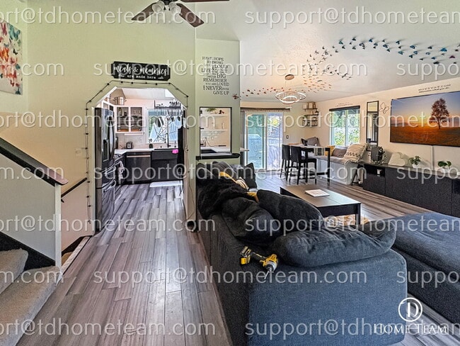 Building Photo - "Charming Lynnwood Home with Finished Basement & Movie Room – Fully Ready for You!"