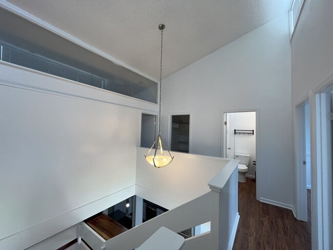 Building Photo - Renovated 3 bedroom, 2.5 bath split level ...