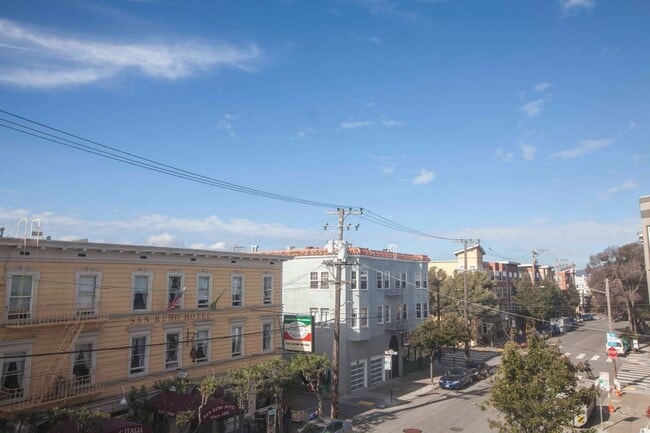 Building Photo - 422