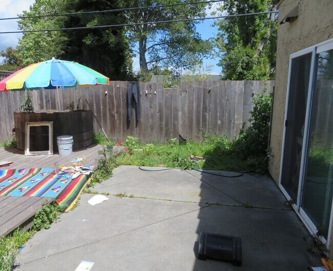 Building Photo - Prime Westside Location! Close to UCSC & B...