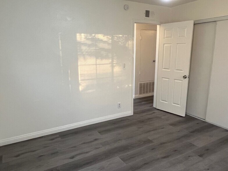 Building Photo - 14208 Neargrove Rd