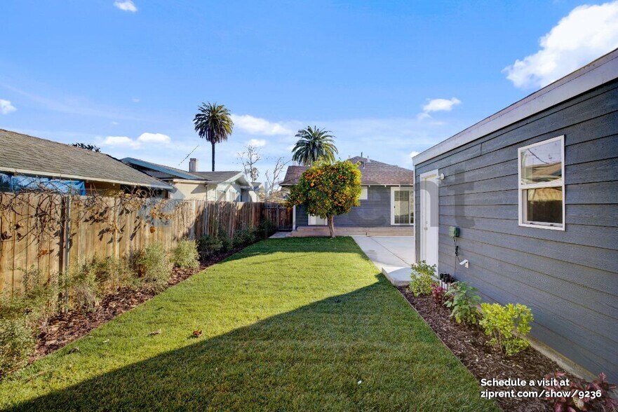 Building Photo - 4315 La Salle Ave