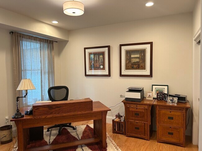Building Photo - 6 Lily Pond Ln