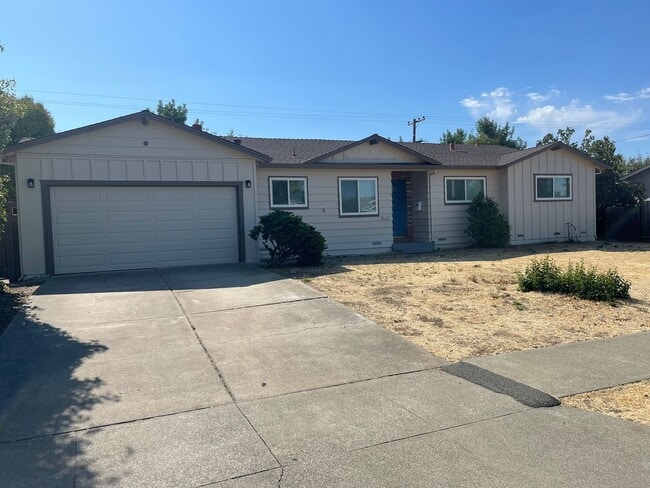 Primary Photo - Concord Beautiful 3 bedroom 2 bath home, 1...