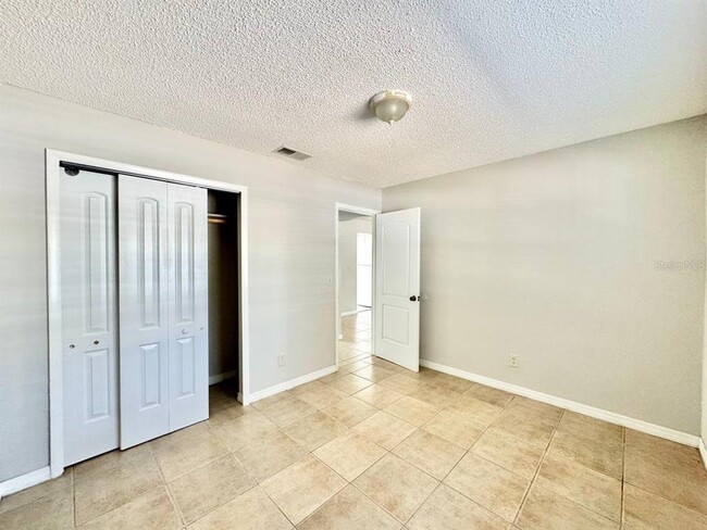 Building Photo - 627 Wildwood Way