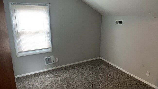 Building Photo - 1561 Sacramento Ave