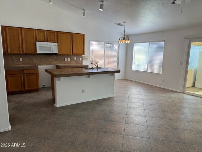 Building Photo - 1319 W Michelle Dr