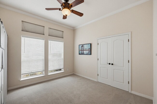 Building Photo - Perfect blend of comfort, style, and convenience.