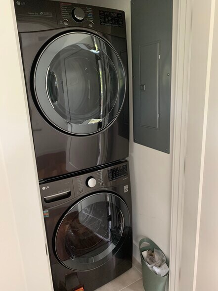 Building Photo - 5008 Lott Ave