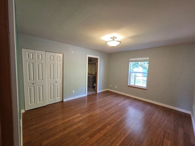 Building Photo - Craftsman Style 3 Bed/2 Bath Home - Bremerton