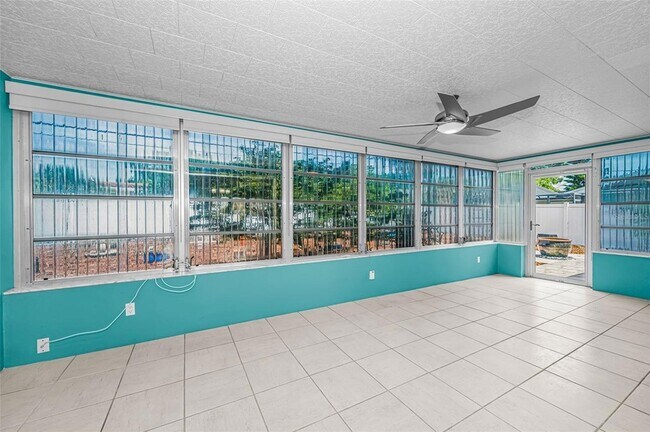 Building Photo - 1387 Hill Dr