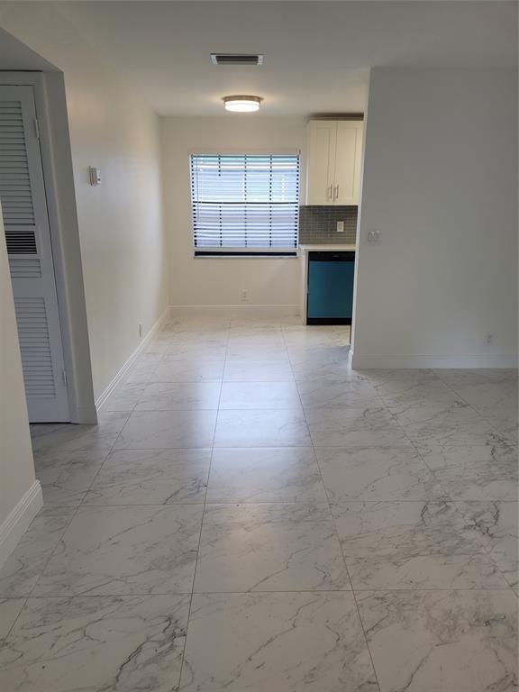 Building Photo - 770 NE 38th St